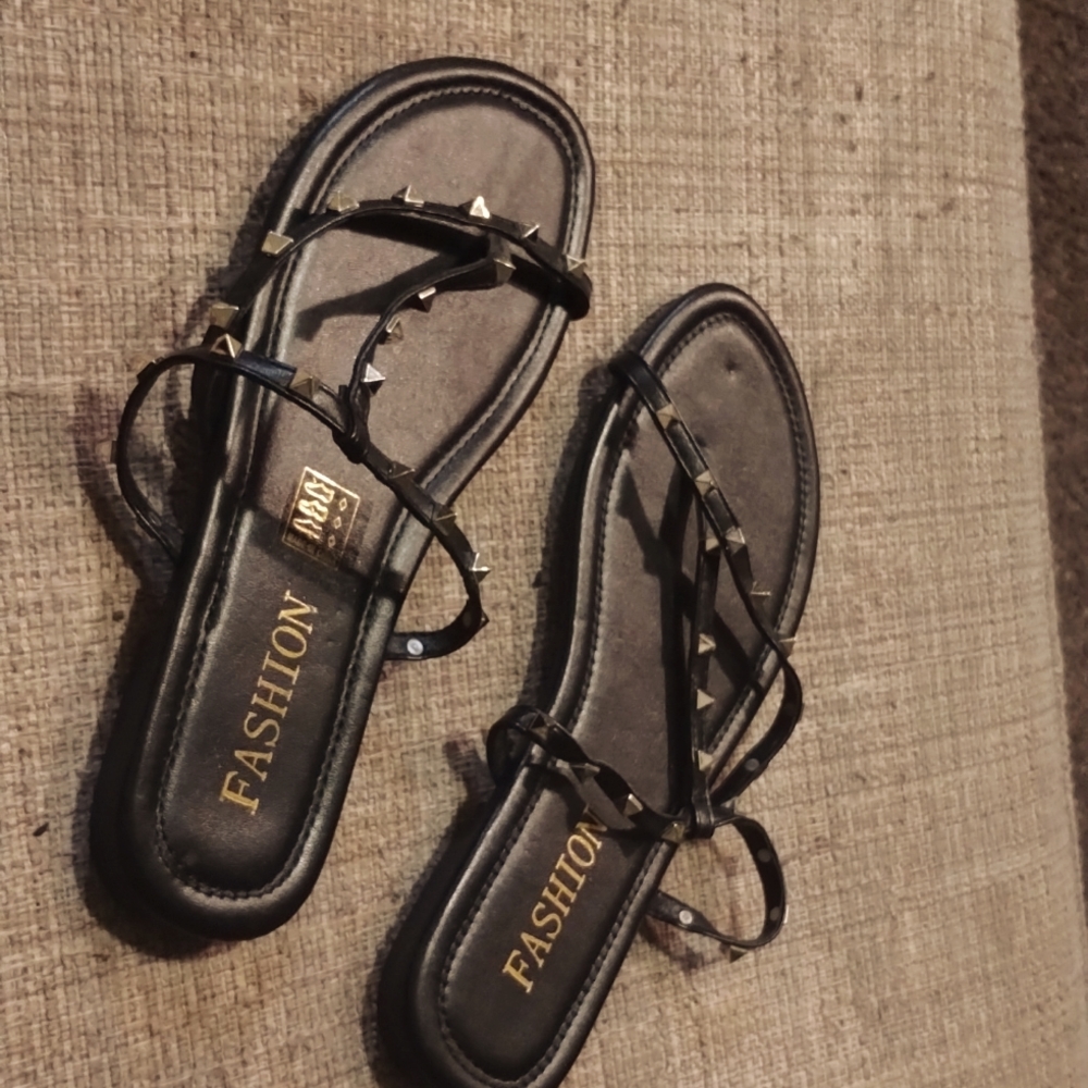 Shien Sandals